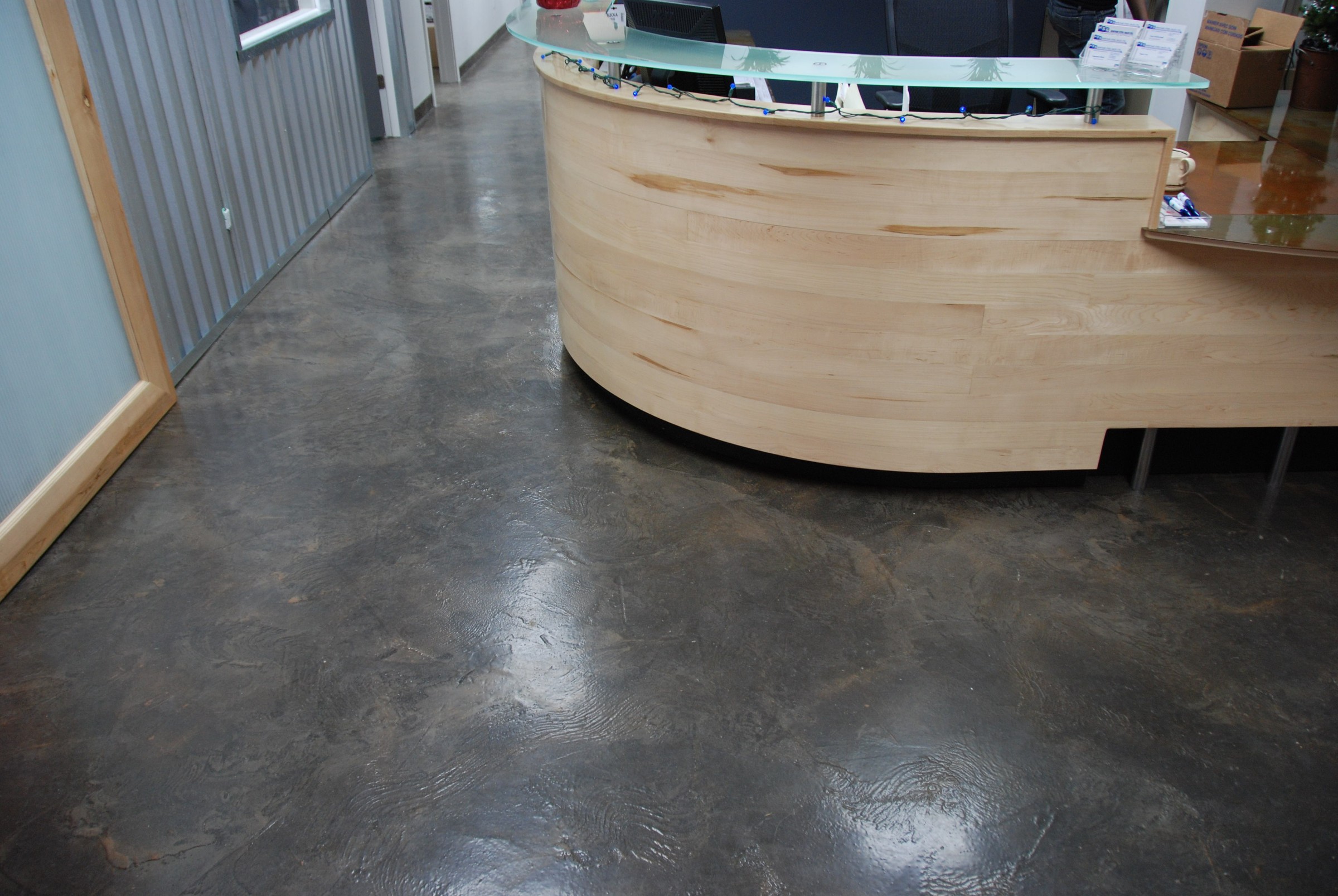 Anti-slip StoneCraft industrial seamless floor in commercial facility