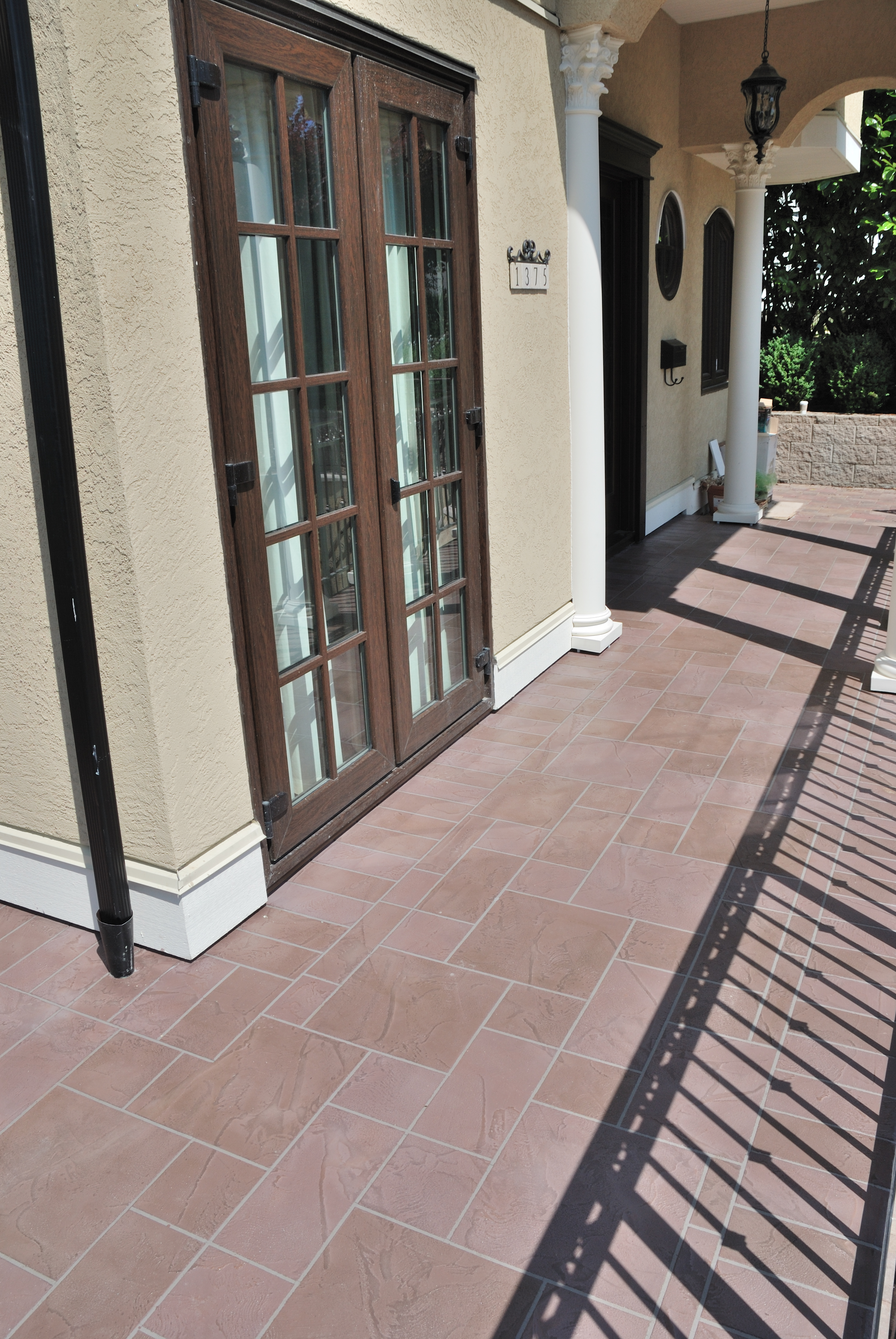 Covered front porch with rose-toned StoneCraft brick-pattern surfacing